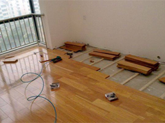 室内装修地板开裂扒缝和含水率有关