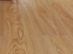 多层实木复合地板铺装后缝隙大声音响怎么回事？